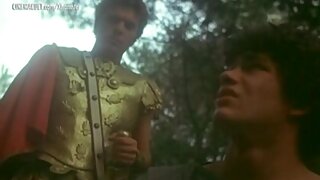 Ona naredi dekle s svojo roko