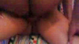 Sedi v naročju Latinskega moškega in zajeban