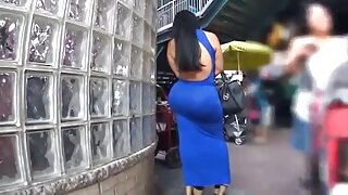 Božanje njenih jošk