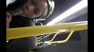 Dominacija in odpuščanje tetovirane ženske