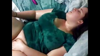 Igranje z ženskimi prsmi