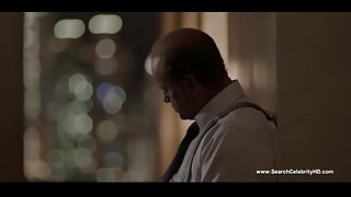 Črno dekle dobi iz njenih las in zajebal