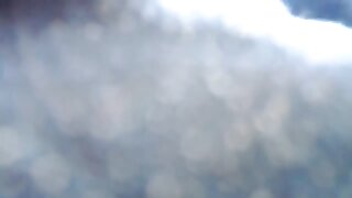 Brineta z veliko rit vstopi v njeno muco