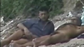 Mož in žena se ukvarjata s spolno vzgojo drobtin Dillion Harper