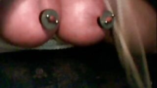 Črna ženska liže tiča