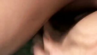 Njena hči je bila pasja v kuhinji