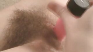 Perverzni bratec se je prikradel v dekliško spalnico in tam vse zajebal