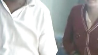 Raskochegarit fant jebeno gumijasto muco, nato pa jo natlačil v njeno muco