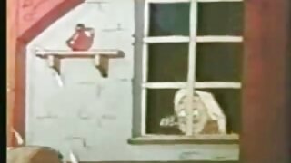 Obtičal v ustih mlade ženske