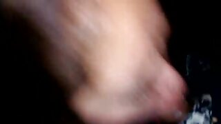 Ženska, ki gre od zadaj