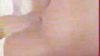 Moški razbije zrelo žensko