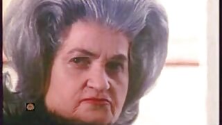 Seks na rdečem kavču