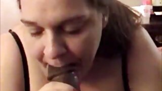 Azijska ženska stisnjena v tesno muco